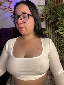 Snapshot of sara_roy04_ chatting on October 1, 2025, 4:06 am sara roy04 online show from October 1, 2025, 4:06 am