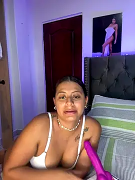 Snapshot of ema_zoe chatting on September 14, 2025, 11:05 pm ema zoe online show from September 14, 2025, 11:05 pm