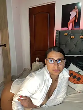 Snapshot of ema_zoe chatting on October 29, 2025, 12:09 am ema zoe online show from October 29, 2025, 12:09 am