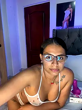 Snapshot of ema_zoe chatting on September 16, 2025, 12:00 am ema zoe online show from September 16, 2025, 12:00 am