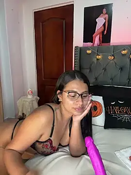 Snapshot of ema_zoe chatting on October 4, 2025, 12:01 am ema zoe online show from October 4, 2025, 12:01 am