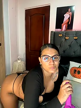 Snapshot of ema_zoe chatting on October 24, 2025, 12:09 am ema zoe online show from October 24, 2025, 12:09 am