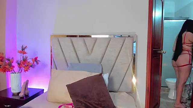 SerenaAveline online show from October 18, 2025, 1:02 pm