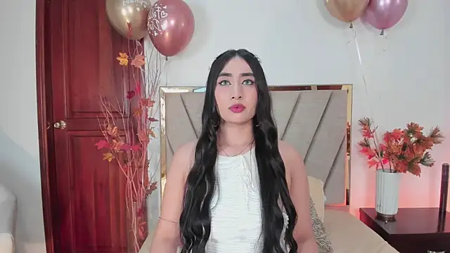 SerenaAveline online show from October 7, 2025, 10:11 pm