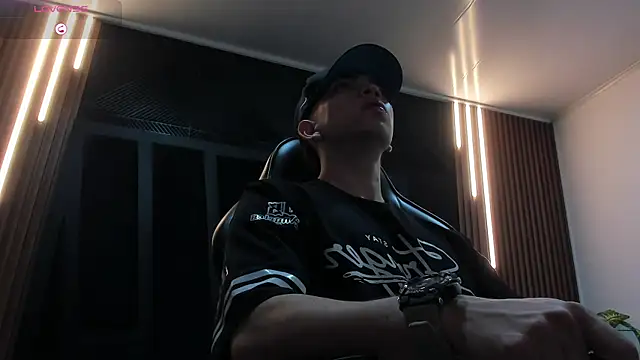 Eryonbradley online show from October 2, 2025, 11:24 am