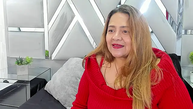 MonzerratBoyer online show from April 18, 2026, 7:07 pm