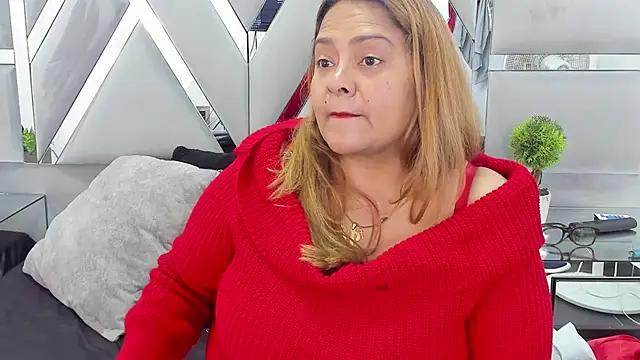 MonzerratBoyer online show from April 18, 2026, 7:58 pm