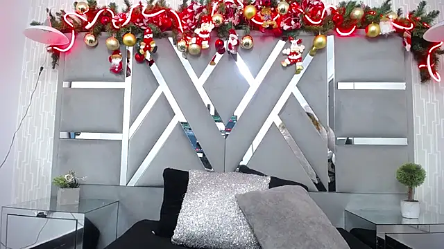 MonzerratBoyer online show from December 16, 2025, 8:35 pm