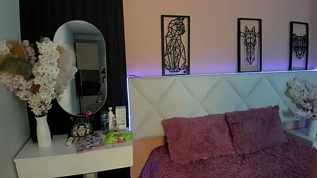 veronica hill  online show from September 9, 2025, 3:16 am