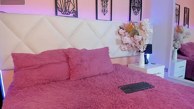 veronica hill  online show from October 10, 2025, 3:18 am