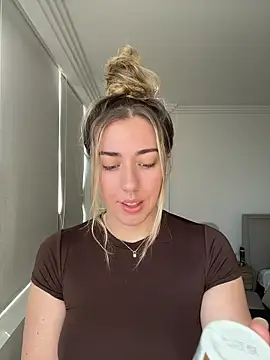 louiseberkeley online show from July 27, 2026, 10:50 pm