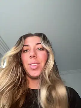 louiseberkeley online show from July 26, 2026, 10:38 pm