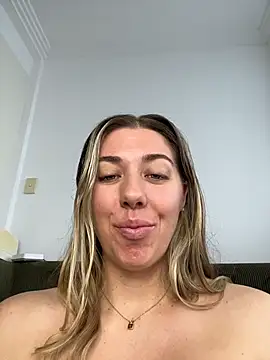louiseberkeley online show from June 25, 2026, 3:15 am