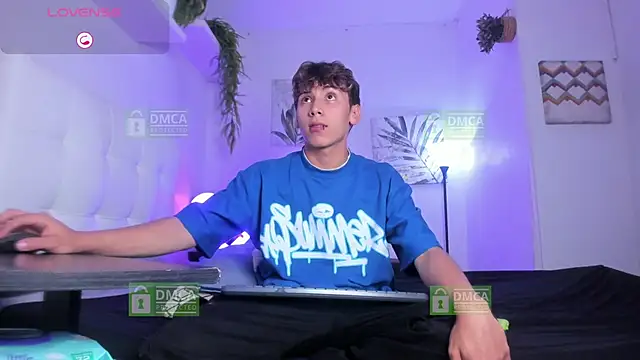 Twinkie Hung online show from November 20, 2025, 9:04 pm