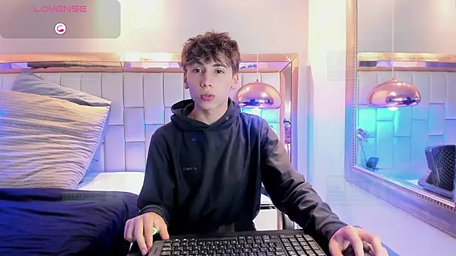 Twinkie Hung online show from November 24, 2025, 9:26 pm