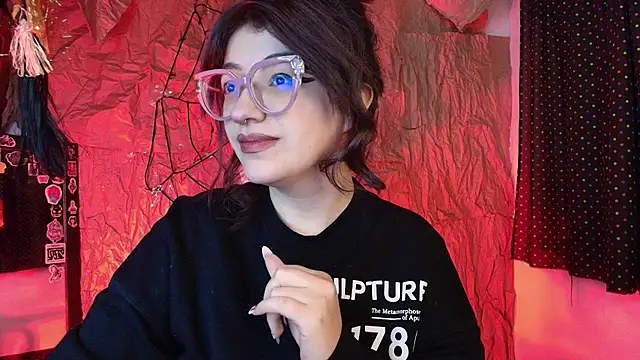 isaferrer06 online show from October 13, 2025, 9:22 am