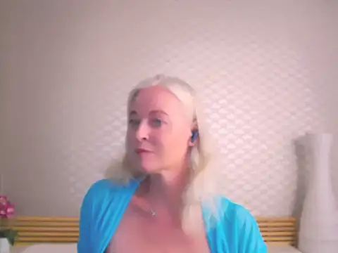 Snapshot of Anais_Janson chatting on August 5, 2026, 4:12 pm Anais Janson online show from August 5, 2026, 4:12 pm