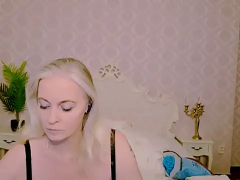 Anais Janson online show from April 14, 2026, 6:46 pm