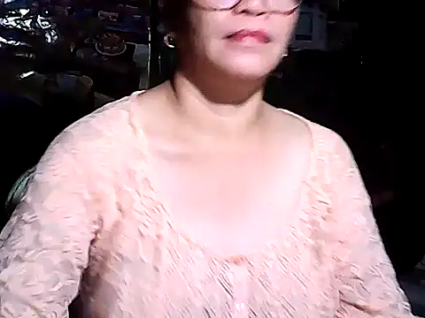 Adeline05 online show from December 4, 2025, 9:19 am