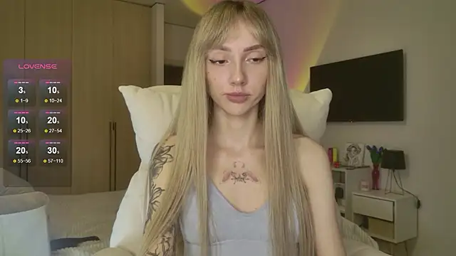 Lunainnk online show from March 23, 2026, 1:17 am