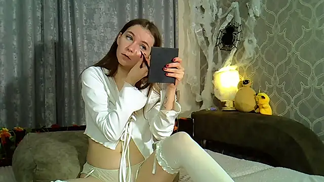 Little L1ss online show from November 7, 2025, 6:01 pm