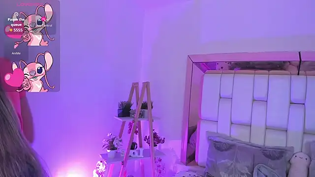 MiaVillalobos online show from September 12, 2025, 12:05 pm