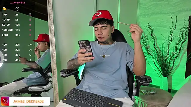 JamesDeker online show from September 12, 2025, 8:08 pm