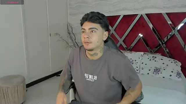 JamesDeker online show from October 22, 2025, 8:08 pm