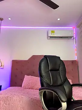 Velveet x online show from November 12, 2025, 11:36 am