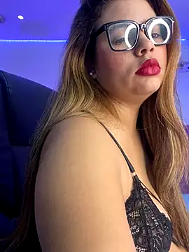 Velveet x online show from October 8, 2025, 11:56 am