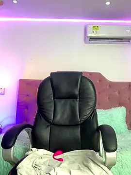 Velveet x online show from November 1, 2025, 12:21 pm