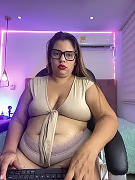 Velveet x online show from October 22, 2025, 12:26 pm