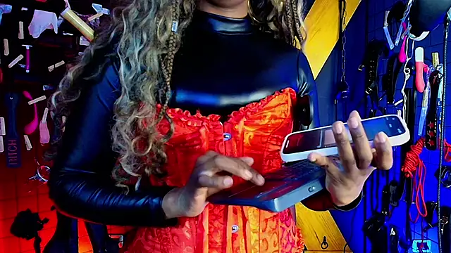 Snapshot of MrEbonybdsm chatting on October 8, 2025, 12:39 pm MrEbonybdsm online show from October 8, 2025, 12:39 pm