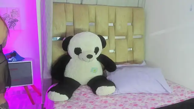 JulianaCarter online show from September 19, 2025, 7:51 pm