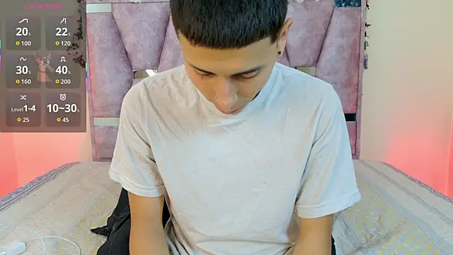 lana and liam  online show from October 31, 2025, 10:34 am