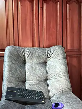 KaditaNavarro online show from September 16, 2025, 12:00 am