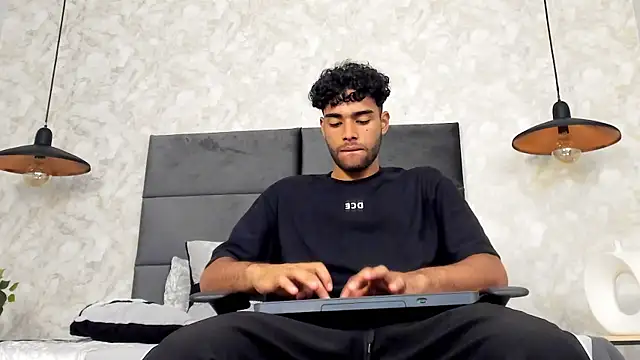 RaphaelDufort online show from October 15, 2025, 11:46 pm