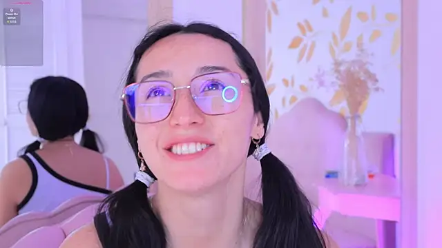 Snapshot of Ginevra_esposito chatting on October 10, 2025, 12:50 pm Ginevra esposito online show from October 10, 2025, 12:50 pm