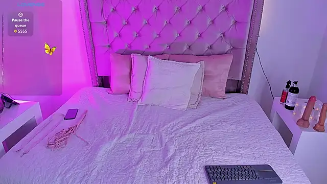 Diamond Piarce online show from October 8, 2025, 3:52 am