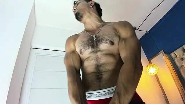 Snapshot of latinhotmuscle chatting on June 9, 2026, 9:05 pm latinhotmuscle online show from June 9, 2026, 9:05 pm