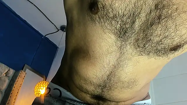 latinhotmuscle online show from May 6, 2026, 8:57 pm