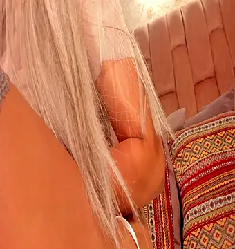 aishathornee online show from April 6, 2026, 9:16 pm