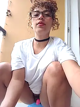 Vikyvoyeur online show from November 21, 2025, 7:13 pm