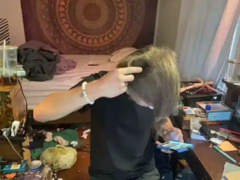 XanderOzzz online show from November 7, 2025, 2:10 pm