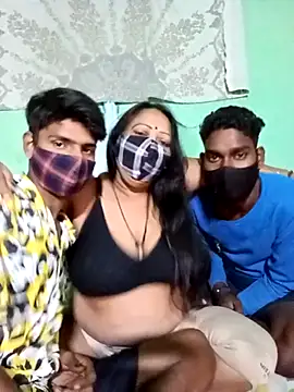 LoveOnStream online show from November 26, 2025, 7:19 am