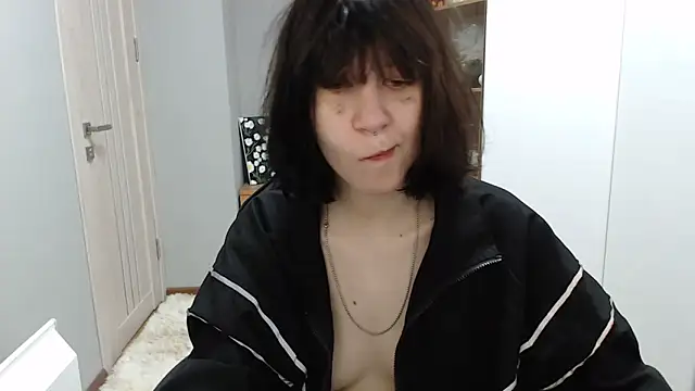 TinaQuiin online show from October 22, 2025, 8:03 am