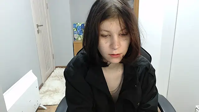 TinaQuiin online show from November 21, 2025, 8:35 am