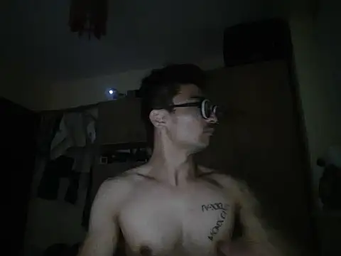 Snapshot of Lokomo32 chatting on May 31, 2026, 9:04 pm Lokomo32 online show from May 31, 2026, 9:04 pm