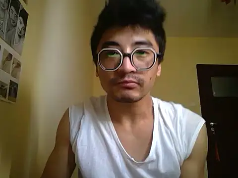 Snapshot of Lokomo32 chatting on May 9, 2026, 3:26 pm Lokomo32 online show from May 9, 2026, 3:26 pm