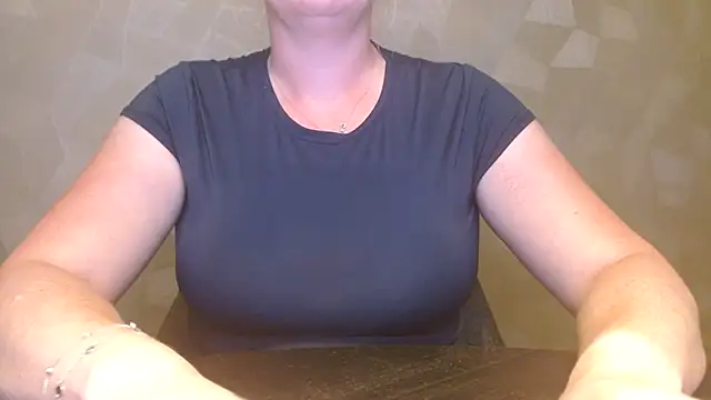 Esmee-Xxx online show from September 15, 2025, 6:41 pm